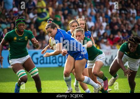 Northampton, Royaume-Uni, 7 septembre 2025 le centre français Gaby Vernier attaque l'Afrique du Sud dans la poule d, Coupe du monde de rugby féminin, Cinch Stadium, Franklins Gardens, Northampton, Royaume-Uni. Alex Williams / Alamy Live News Banque D'Images