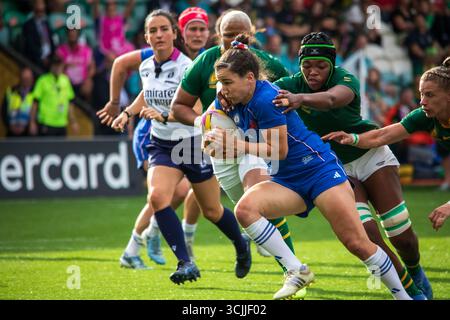 Northampton, Royaume-Uni, 7 septembre 2025 le centre français Gaby Vernier attaque l'Afrique du Sud dans la poule d, Coupe du monde de rugby féminin, Cinch Stadium, Franklins Gardens, Northampton, Royaume-Uni. Alex Williams / Alamy Live News Banque D'Images