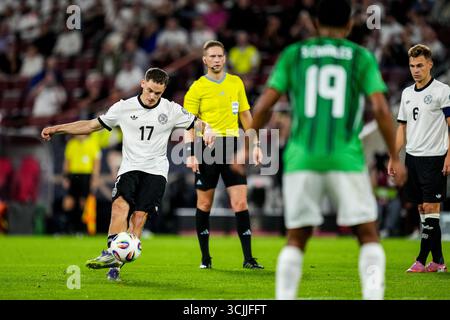 COLOGNE, ALLEMAGNE - 7 SEPTEMBRE : Waldemar Anton, Allemand, tire pour marquer le troisième but de son équipe lors du match de qualification pour la Coupe du monde de la FIFA 2026 entre l'Allemagne et l'Irlande du Nord au RheinEnergieStadion le 7 septembre 2025 à Cologne, en Allemagne. (Photo de René Nijhuis) crédit : René Nijhuis/Alamy Live News Banque D'Images