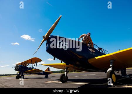 Bloomington, États-Unis. 07 septembre 2025. BLOOMINGTON, INDIANA - 7 SEPTEMBRE 2025 : un Fairchild PT-26 sur la bretelle de l'aéroport du comté de Monroe. Le PT-26, largement utilisé par les forces américaines et canadiennes, comportait un cockpit fermé et a servi d'entraîneur primaire/de base pendant la IIe Guerre mondiale ( Credit : Jeremy Hogan/Alamy Live News Banque D'Images