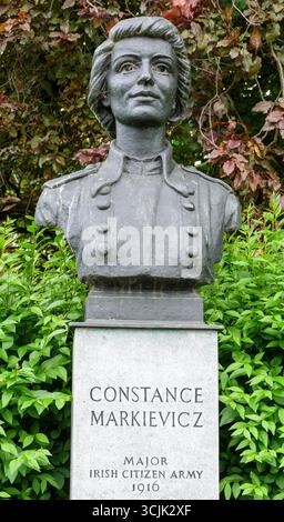 Buste de la comtesse Constance Markievicz, par l'artiste Seamus Murphy. St Stephens Green, Dublin, Irlande. Banque D'Images