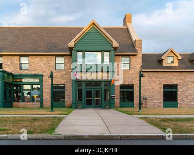 Utica, NY - 17 août 2025 : vue rapprochée du Centre culturel irlandais (ICC) de la vallée de Mohawk, est une installation polyvalente qui promeut et préserve I Banque D'Images