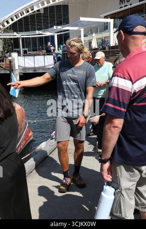 Sydney, Australie. 8 septembre 2025. Les Maclean Brothers rampent au Musée maritime pour promouvoir leur record du monde dans le pacifique. Jamie, Ewan et Lachlan Maclean ont ramé plus de 9 000 miles (7 821 miles nautiques) sans escale du Pérou, devenant ainsi la première équipe à terminer la traversée complète de l'Amérique du Sud à l'Australie. Les frères ont enduré des tempêtes, le mal de mer, des blessures et une quasi-catastrophe lorsque Lachlan a été jeté par-dessus bord, tout en levant plus de 876 000 £ (1,81 million de dollars australiens) pour atteindre un objectif de 1 million de £ pour des projets d'eau potable. Ils ont été accueillis par certaines personnes avec des drapeaux écossais. Crédit : Richard Banque D'Images