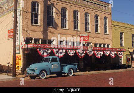 Jefferson TX - 8 janvier 2025 : historique Jefferson General Store situé dans le centre-ville de Jefferson, Texas Banque D'Images