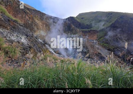 Zone de loisirs de Xiaoyoukeng (parc géologique avec évents à vapeur de soufre volcanique) à Yangmingshan, Taïwan Banque D'Images