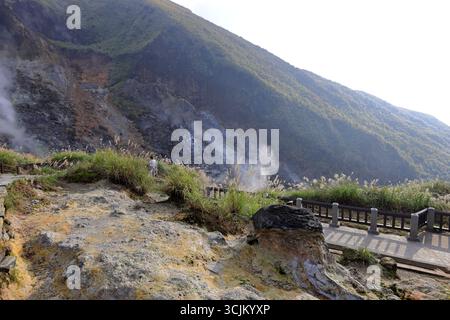 Zone de loisirs de Xiaoyoukeng (parc géologique avec évents à vapeur de soufre volcanique) à Yangmingshan, Taïwan Banque D'Images