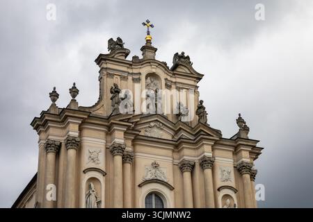 Varsovie, Pologne, Europe, 5 août 2024 : églises, bâtiments historiques et rues Banque D'Images