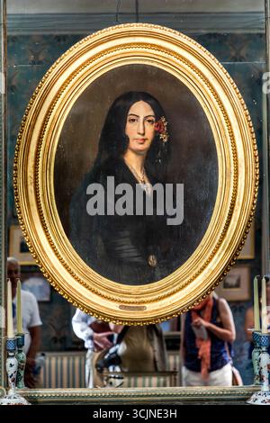 George Sand interprété par Auguste Charpenner, 1837. Le tableau est situé à Nohant-Vic, France. Place Sainte Anne, Nohant-Vic, Centre-Val de Loire, France Banque D'Images