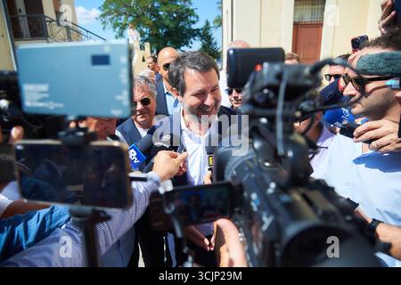 News - Matteo Salvini ouvre la campagne électorale de la Lega en Calabre pour les élections régionales avec Roberto Occhiuto e Claudio Durigon Matteo Salvini ouvre la campagne électorale de la Legas en Calabre pour les élections régionales. Pendant Matteo Salvini ouvre la campagne électorale de la Ligue en Calabre pour les élections régionales avec Roberto Occhiuto e Claudio Durigon, News in Catanzaro, Italy, September 08 2025 Catanzaro Parco biodiversita mediterranea Michele Traversa Italy Copyright : xAntonioxMoniacix/xLiveMediax LPN 2014760 Banque D'Images