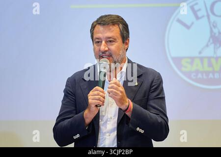 News - Matteo Salvini ouvre la campagne électorale de la Lega en Calabre pour les élections régionales avec Roberto Occhiuto e Claudio Durigon Matteo Salvini ouvre la campagne électorale de la Legas en Calabre pour les élections régionales. Pendant Matteo Salvini ouvre la campagne électorale de la Ligue en Calabre pour les élections régionales avec Roberto Occhiuto e Claudio Durigon, News in Catanzaro, Italy, September 08 2025 Catanzaro Parco biodiversita mediterranea Michele Traversa Italy Copyright : xAntonioxMoniacix/xLiveMediax LPN 2014769 Banque D'Images
