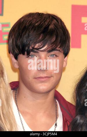 Zac Efron dans la salle de presse pour les Teen Choice Awards 2006 qui se sont tenus sur le Lot des studios Universal à Hollywood - 20 août 2006 Banque D'Images