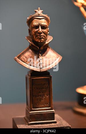 Laurence Olivier Award de la meilleure performance dans un rôle secondaire dans une comédie musicale à Sara Kestelman 1994 - Victoria and Albert Museum - Londres Banque D'Images