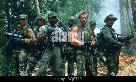 BILL DUKE, ARNOLD SCHWARZENEGGER, SHANE BLACK, JESSE VENTURA, CARL WEATHERS, RICHARD CHAVES et SONNY LANDHAM dans HUNTER (1987) -titre original : PREDATOR-, réalisé par JOHN MCTIERNAN. Crédit : 20TH CENTURY FOX / album Banque D'Images