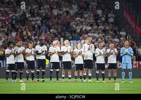Cologne, Deutschland. 07 septembre 2025. Photo d'équipe, équipe, équipe, photo d'équipe, applaudissements de joueurs. De gauche à droite : Serge GNABRY (GER), Jamie LEWELING (GER), Joshua KIMMICH (GER), Antonio RUEDIGER (GER), Waldemar ANTON (GER), Robin KOCH (GER), Florian WIRTZ (GER), Nick WOLTEMADE (GER), Joshua KIMMICH (GER), David RAUM (GER), le gardien Oliver BAUMANN (GER). Match international de football, Coupe du monde qualification Groupe A jour 6, Allemagne (GER) - Irlande du Nord (NIR) 3-1 le 7 septembre 2025, RheinEnergieStadion ? Crédit : dpa/Alamy Live News Banque D'Images