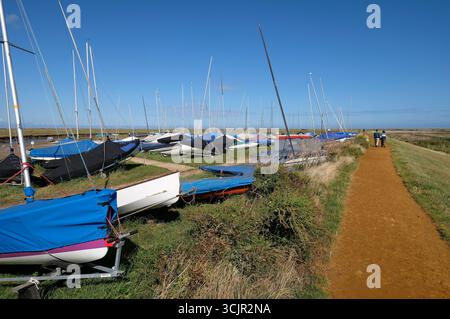 blakeney yacht club boats, nord de norfolk, angleterre Banque D'Images