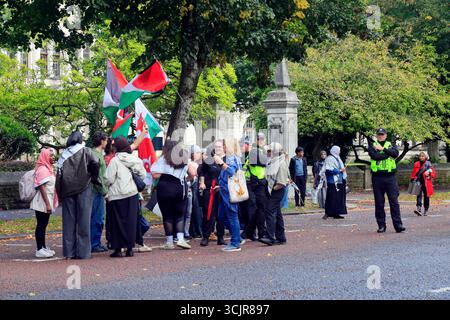 Manifestation pacifique pro Palestine, course cycliste Tour of Britain 2025, Cardiff, 7 septembre 2025 Banque D'Images
