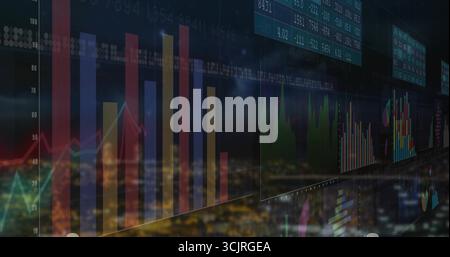 Affichage du tableau de bord de trading superposant les lumières floues de la ville, avec des graphiques à barres linéaires et des tableaux Banque D'Images