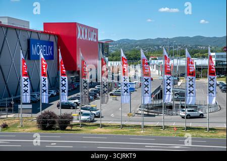 Vienne, Autriche - 6 août 2024 : magasin XXXLutz à Vienne, Autriche. XXXLutz Group est l’un des plus grands détaillants de meubles au monde. Banque D'Images