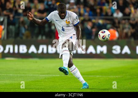 WROCLAW ; POLOGNE - 5 SEPTEMBRE 2025 : qualifications pour FIFA 2026. Match de football Ukraine vs France 0 :2. Upamecano Dayot. Banque D'Images