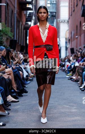 New York, Vereinigte Staaten. 09th Sep, 2025. RACHEL COMEY Spring-Summer 2026 Runway pendant la Fashion week de New York le 2025 septembre - New York, US 08/09/2025 Credit : dpa/Alamy Live News Banque D'Images