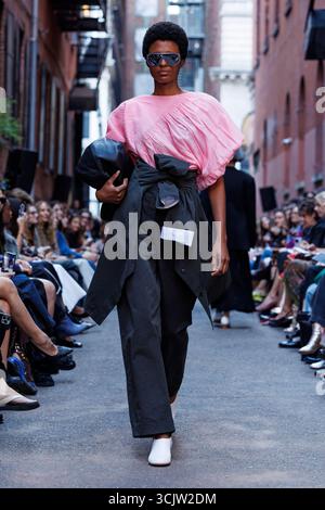 New York, Vereinigte Staaten. 09th Sep, 2025. RACHEL COMEY Spring-Summer 2026 Runway pendant la Fashion week de New York le 2025 septembre - New York, US 08/09/2025 Credit : dpa/Alamy Live News Banque D'Images