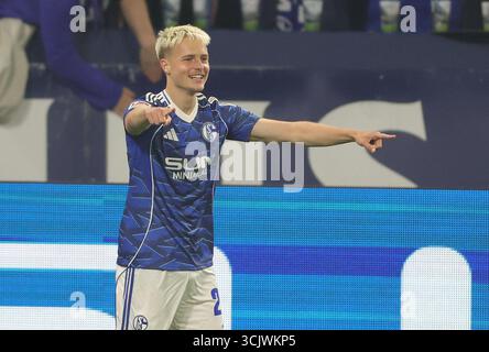 Schalke, Deutschland. 23 août 2025. firo : 23.08.2025, Football : 2.Bundesliga FC Schalke 04 - VfL Bochum Jubilation Finn Porath of Schalke Jubilation Credit : dpa/Alamy Live News Banque D'Images