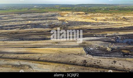 Vue aérienne, mine de lignite à ciel ouvert Inden de RWE Power AG, fourniture de la centrale électrique de Weisweiler, pelle sur roues à godets, zone minière de lignite rhénane, Inden Banque D'Images