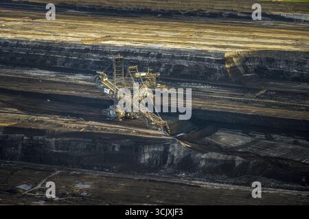 Vue aérienne, mine de lignite à ciel ouvert Inden de RWE Power AG, fourniture de la centrale électrique de Weisweiler, pelle sur roues à godets, zone minière de lignite rhénane, Inden Banque D'Images