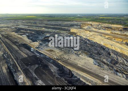 Vue aérienne, mine de lignite à ciel ouvert Inden de RWE Power AG, fourniture de la centrale électrique de Weisweiler, pelle sur roues à godets, zone minière de lignite rhénane, Inden Banque D'Images