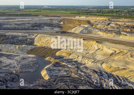 Vue aérienne, mine de lignite à ciel ouvert Inden de RWE Power AG, fourniture de la centrale électrique de Weisweiler, pelle sur roues à godets, zone minière de lignite rhénane, Inden Banque D'Images