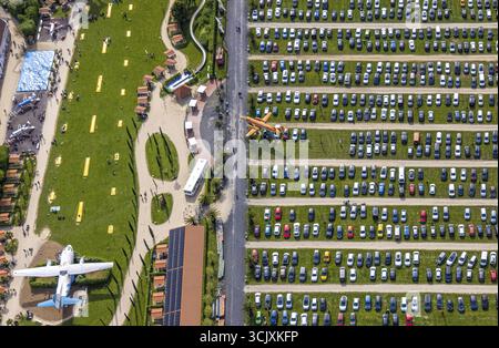 Vue aérienne, parc de loisirs paradis de jeu Irrland, parkings, avions peints, Twisteden, Kevelaer, Rhin inférieur, Rhénanie du Nord-Westphalie, Allemagne, jouer PA Banque D'Images