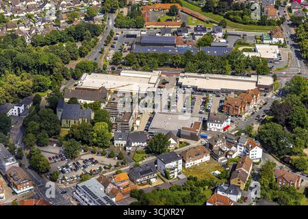 Vue aérienne, Alter Bauhof Herringen vue et centre commercial Quellenweg et Dortmunder Strasse, parkings, Herringer Bach, Dortmunder Strasse avec Re Banque D'Images