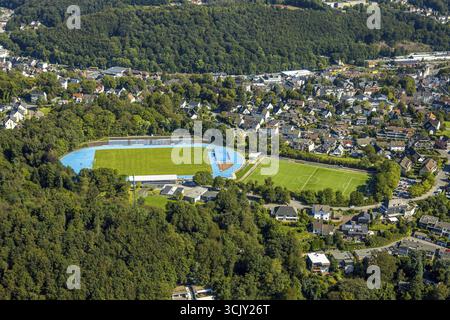 Vue aérienne, stade de football Bremenstadion et stade d'athlétisme de tus Ennepetal 1911 e.V. Club de sport, terrain, tribune et piste de course bleue, Mi Banque D'Images