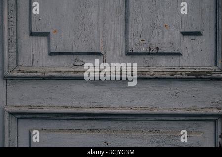 Vieilles portes peintes en bois gris. Photo de haute qualité Banque D'Images