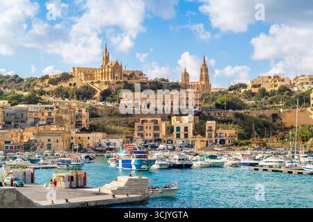 Belle vue sur Mgarr situé sur l'île de Gozo, le port principal reliant l'île à Malte, Malte Banque D'Images