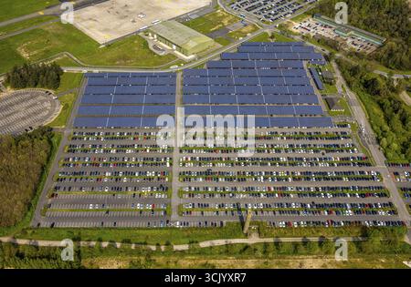 Vue aérienne, aéroport Weeze, compagnie aérienne Ryanair, parc solaire et parkings, Baal, Weeze, Bas Rhin, Rhénanie du Nord-Westphalie, Allemagne Banque D'Images