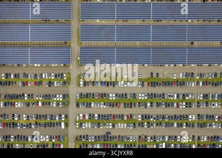 Vue aérienne, aéroport Weeze, compagnie aérienne Ryanair, parc solaire et parkings, Baal, Weeze, Bas Rhin, Rhénanie du Nord-Westphalie, Allemagne Banque D'Images