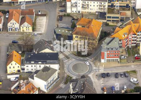 Vue aérienne, rond-point Kaelbermarkt, quartier résidentiel Kaemperstrasse, Werl, Rhénanie du Nord-Westphalie, Allemagne Banque D'Images