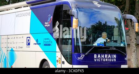 Véhicule de soutien de l'équipe victorieuse de Bahreïn lors de la course cycliste Tour of Britain 2025 - étape finale de Newport à Cardiff le 7 septembre Banque D'Images