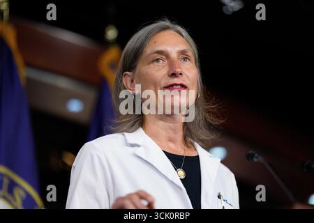 Washington, États-Unis. 09th Sep, 2025. La représentante américaine Maxine Dexter (d-OR) prononce des remarques avec les membres du Caucus démocrate concernant les réductions de medicaid et les nouvelles restrictions imposées aux Américains par le projet de loi One Big Beautiful du président Trump, le mardi 9 septembre 2025 dans le Capitole à Washington, DC. Photo par Aaron Schwartz/Sipa USA) crédit : Sipa USA/Alamy Live News Banque D'Images