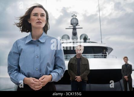 The Woman in Cabin 10 est un thriller psychologique réalisé par Simon Stone, qui a co-écrit le scénario avec Joe Shrapnel et Anna Waterhouse. Il est basé sur le roman de 2016 de Ruth Ware. Le film met en vedette Keira Knightley, Guy Pearce, Art Malik, Gugu Mbatha-Raw, Kaya Scodelario, Daniel ings et Hannah Waddingham. Banque D'Images