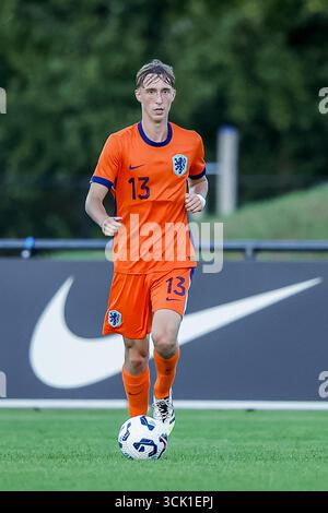 Grave, pays-Bas. 09th Sep, 2025. GRAVE, 09-09-2025, Sportpark de Kranenhof, saison 2025/2026, International Youth Friendly, match entre les pays-Bas u17 et la Belgique u17. Photos montre Mika Pieterse, joueur néerlandais des U17 crédit : Pro Shots/Alamy Live News Banque D'Images