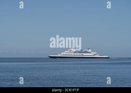 Cape May, New Jersey : 12 septembre 2024 : le ferry Cape May-Lewes quitte Cape May, New Jersey en direction de Delaware Bay sur sa route vers Lewes, D. Banque D'Images