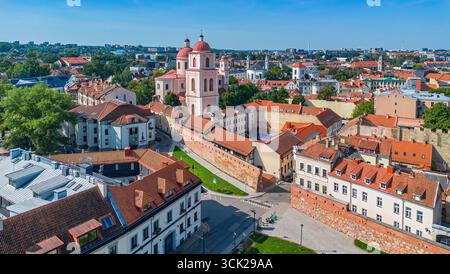 Vue aérienne de l'église orthodoxe du Saint-esprit à Vilnius, la capitale de la Lituanie dans les États baltes Banque D'Images