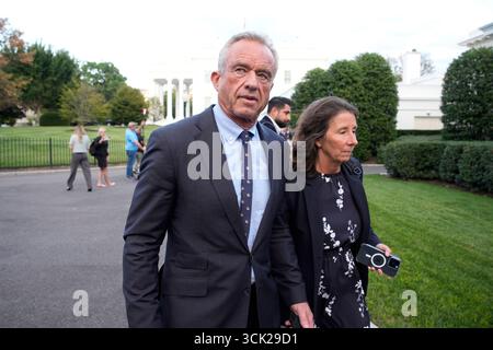 Washington, États-Unis. 09th Sep, 2025. Le secrétaire à la santé et aux services sociaux Robert F. Kennedy Jr. part après une interview télévisée à la Maison Blanche à Washington, DC le mardi 9 septembre 2025. Photo de Yuri Gripas/UPI crédit : UPI/Alamy Live News Banque D'Images