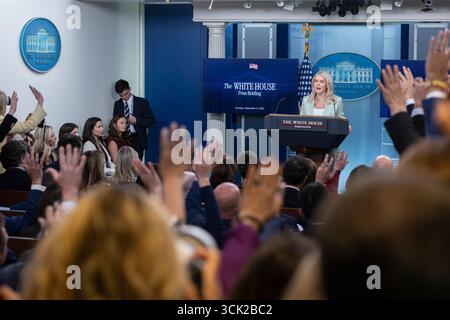 Washington, District de Columbia, États-Unis. 9 septembre 2025. Karoline Leavitt, attachée de presse de la Maison Blanche, prend la parole lors d'un point de presse dans la salle James S. Brady Press Briefing de la Maison Blanche à Washington, DC, le 9 septembre 2025. (Crédit image : © Mehmet Eser/ZUMA Press Wire) USAGE ÉDITORIAL SEULEMENT ! Non destiné à UN USAGE commercial ! Crédit : ZUMA Press, Inc/Alamy Live News Banque D'Images