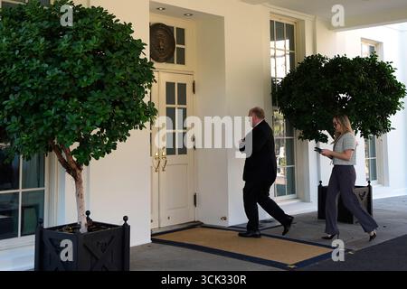 Washington, DC, États-Unis. 9 septembre 2025. Le tsar de la frontière de la Maison Blanche Tom Homan entre dans l'aile ouest de la Maison Blanche à Washington, DC, États-Unis, le 9 septembre 2025. Crédit : Yuri Gripas/Pool via CNP/dpa/Alamy Live News Banque D'Images