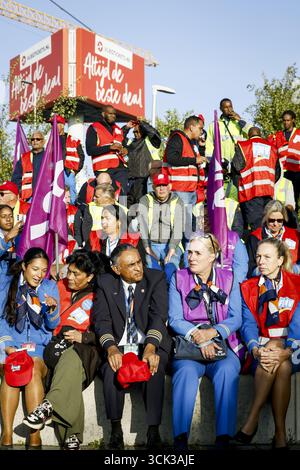 SCHIPHOL - membres de l'équipe au sol de KLM lors d'un arrêt de travail en raison d'un mécontentement à l'égard d'une convention collective de travail conclue par KLM avec trois autres syndicats. ANP KOEN VAN WEEL pays-bas Out - belgique Out Banque D'Images
