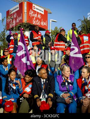 SCHIPHOL - membres de l'équipe au sol de KLM lors d'un arrêt de travail en raison d'un mécontentement à l'égard d'une convention collective de travail conclue par KLM avec trois autres syndicats. ANP KOEN VAN WEEL pays-bas Out - belgique Out Banque D'Images