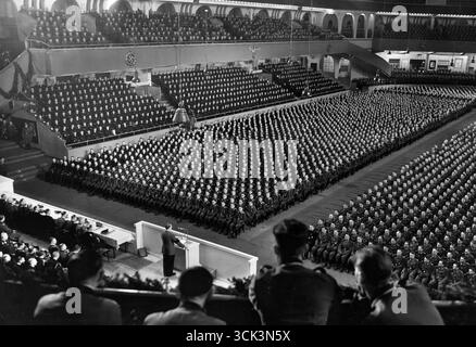 Adolf Hitler s'adresse aux officiers cadets au Palais des Sports. Vue de la salle pendant le discours. 1941 Banque D'Images